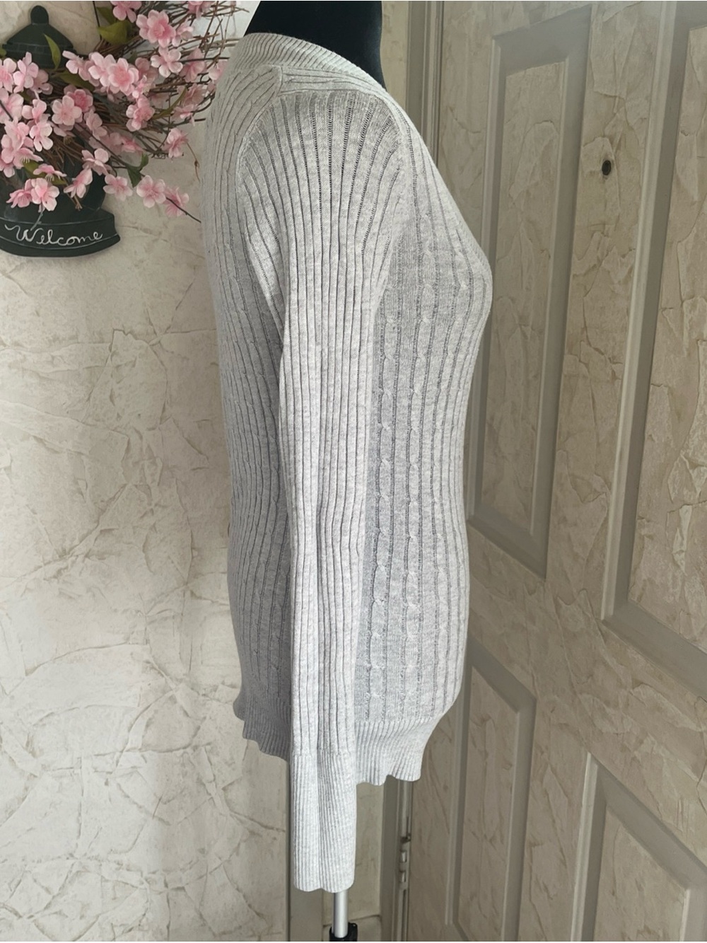Express Light Gray Ribbed V-Neck Sweater - Picture 2 of 5